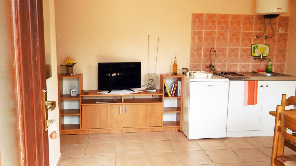 Apartmani Conar Veliki Drvenik Exterior photo